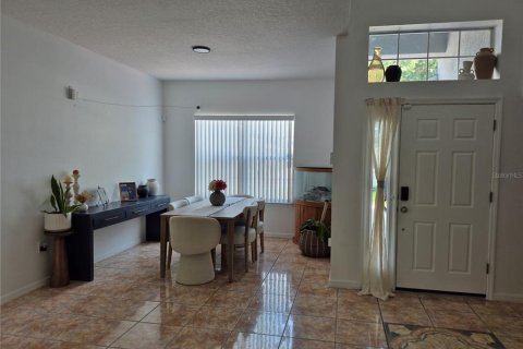 Casa en venta en Kissimmee, Florida, 5 dormitorios, 214.42 m2 № 2202244 - foto 4