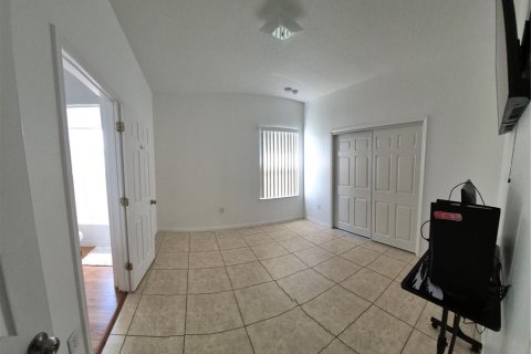Casa en venta en Kissimmee, Florida, 5 dormitorios, 214.42 m2 № 2202244 - foto 10