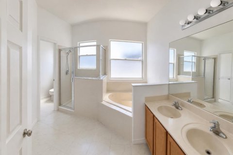 Casa en venta en Kissimmee, Florida, 5 dormitorios, 214.42 m2 № 2202244 - foto 9