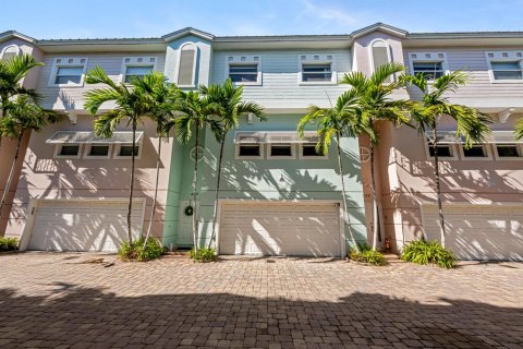 Townhouse in Pompano Beach, Florida 4 bedrooms, 173.17 sq.m. № 2183018