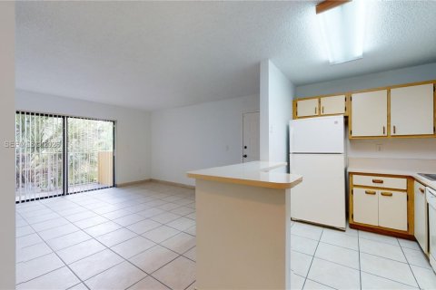 Condo in Miami, Florida, 2 bedrooms  № 2078083 - photo 4