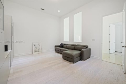 House in Davie, Florida 4 bedrooms, 435.71 sq.m. № 1994262 - photo 22