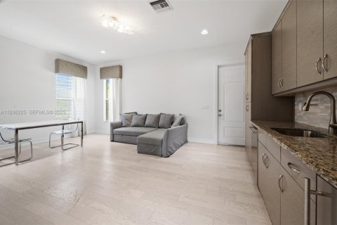 House in Davie, Florida 4 bedrooms, 435.71 sq.m. № 1994262 - photo 23