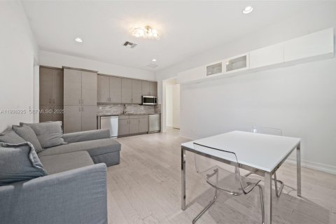 House in Davie, Florida 4 bedrooms, 435.71 sq.m. № 1994262 - photo 24