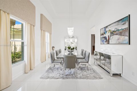 House in Davie, Florida 4 bedrooms, 435.71 sq.m. № 1994262 - photo 5