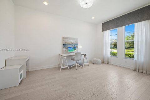 House in Davie, Florida 4 bedrooms, 435.71 sq.m. № 1994262 - photo 27