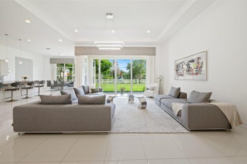 House in Davie, Florida 4 bedrooms, 435.71 sq.m. № 1994262 - photo 7