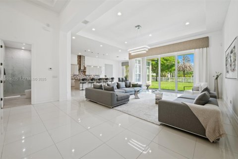 House in Davie, Florida 4 bedrooms, 435.71 sq.m. № 1994262 - photo 6