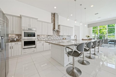 House in Davie, Florida 4 bedrooms, 435.71 sq.m. № 1994262 - photo 12