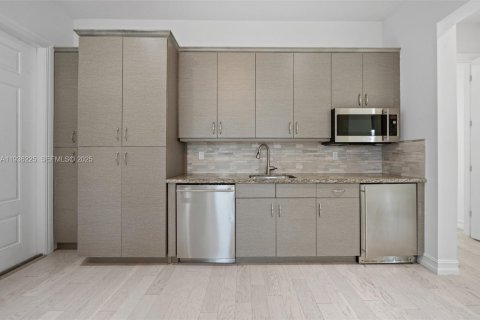 House in Davie, Florida 4 bedrooms, 435.71 sq.m. № 1994262 - photo 25