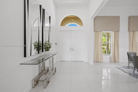 House in Davie, Florida 4 bedrooms, 435.71 sq.m. № 1994262 - photo 4