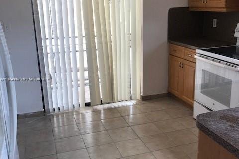 Купить кондоминиум в Хайалиа, Флорида 2 спальни, 76.64м2, № 2036155 - фото 1