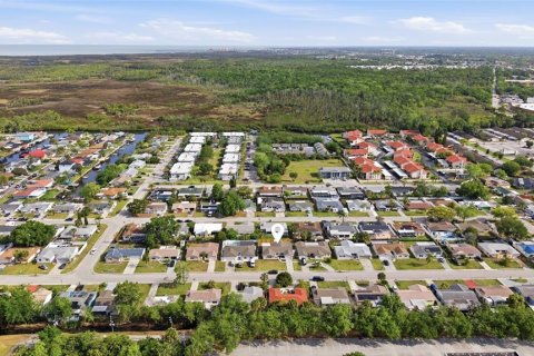 House in Port Richey, Florida 3 bedrooms, 144.37 sq.m. № 2105022 - photo 30