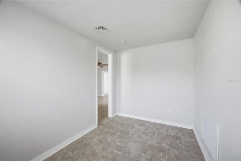House in Port Richey, Florida 3 bedrooms, 144.37 sq.m. № 2105022 - photo 9