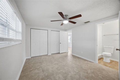 House in Port Richey, Florida 3 bedrooms, 144.37 sq.m. № 2105022 - photo 16