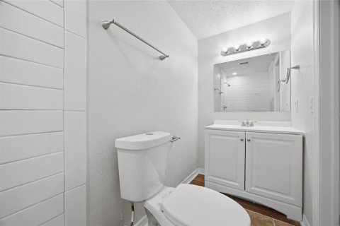 House in Port Richey, Florida 3 bedrooms, 144.37 sq.m. № 2105022 - photo 17
