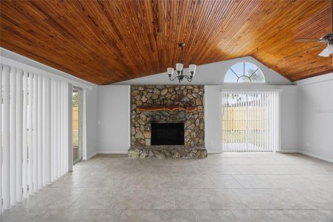 House in Port Richey, Florida 3 bedrooms, 144.37 sq.m. № 2105022 - photo 10