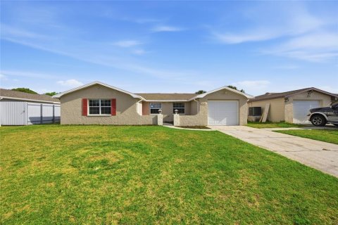 House in Port Richey, Florida 3 bedrooms, 144.37 sq.m. № 2105022 - photo 2