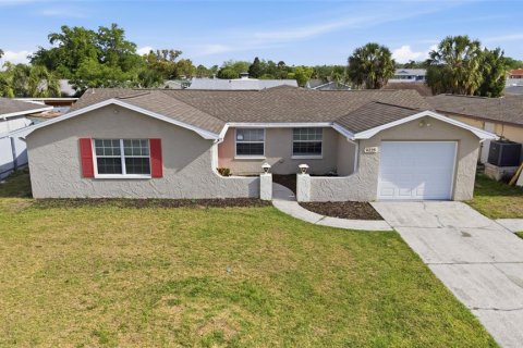 House in Port Richey, Florida 3 bedrooms, 144.37 sq.m. № 2105022