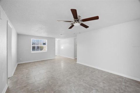 House in Port Richey, Florida 3 bedrooms, 144.37 sq.m. № 2105022 - photo 5