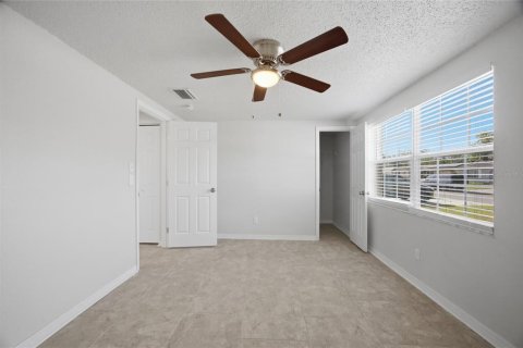 House in Port Richey, Florida 3 bedrooms, 144.37 sq.m. № 2105022 - photo 20
