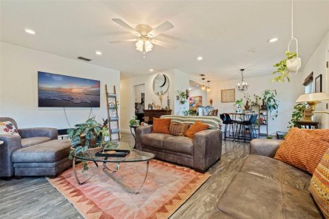 Casa en venta en Saint Petersburg, Florida, 3 dormitorios, 112.41 m2 № 2344547 - foto 6