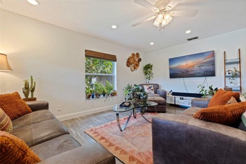 Casa en venta en Saint Petersburg, Florida, 3 dormitorios, 112.41 m2 № 2344547 - foto 5