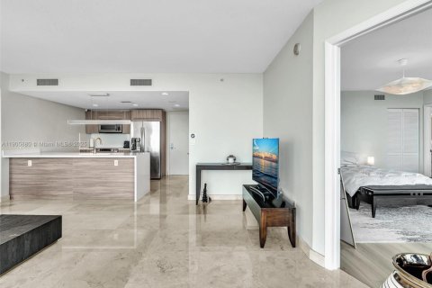 Condo in Miami, Florida, 2 bedrooms  № 1956830 - photo 13