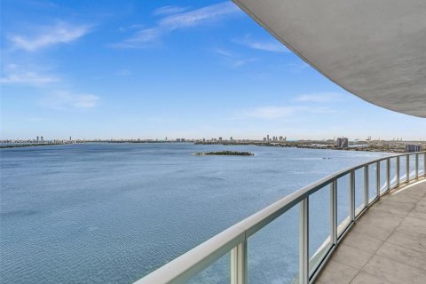 Condo in Miami, Florida, 2 bedrooms  № 1956830 - photo 11