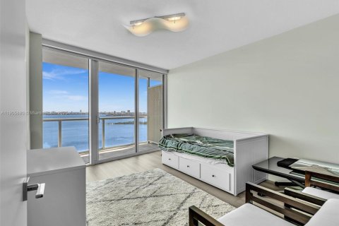 Condo in Miami, Florida, 2 bedrooms  № 1956830 - photo 16