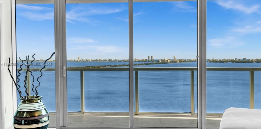 Condo in Miami, Florida, 2 bedrooms  № 1956830