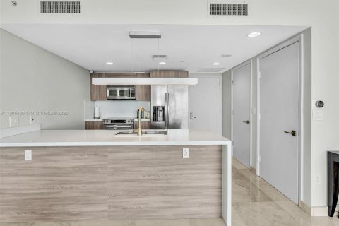 Condo in Miami, Florida, 2 bedrooms  № 1956830 - photo 2