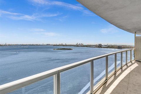 Condo in Miami, Florida, 2 bedrooms  № 1956830 - photo 5
