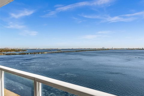 Condo in Miami, Florida, 2 bedrooms  № 1956830 - photo 6