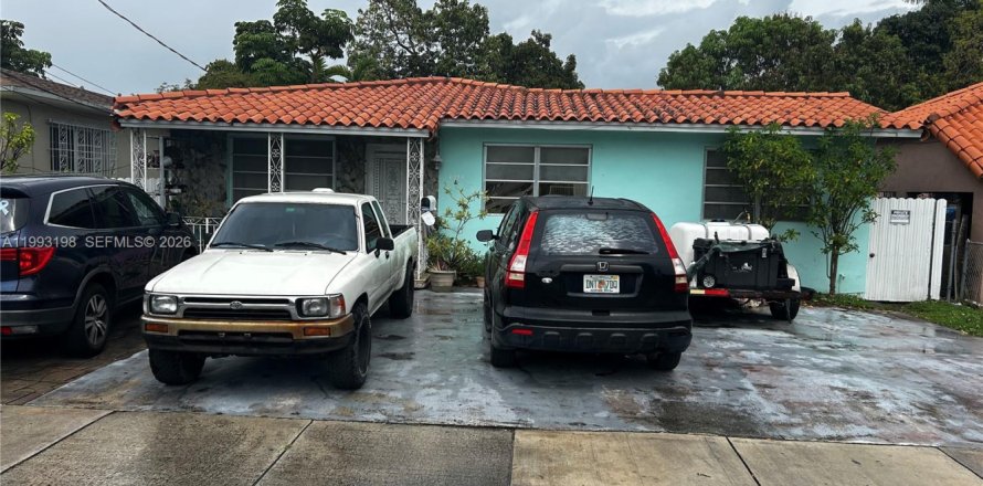 Villa ou maison à Miami, Floride 7 chambres, 268.21 m2 № 2056504
