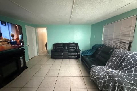 Villa ou maison à vendre à Miami, Floride: 7 chambres, 268.21 m2 № 2056504 - photo 7