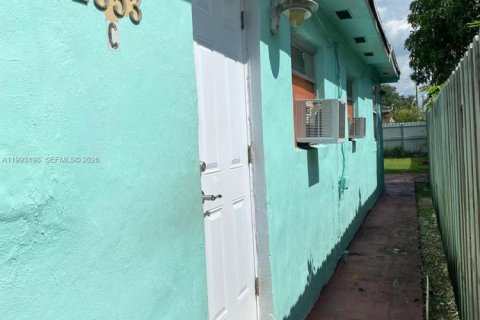 Villa ou maison à vendre à Miami, Floride: 7 chambres, 268.21 m2 № 2056504 - photo 5