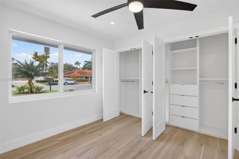 House in Miami, Florida 4 bedrooms, 234.49 sq.m. № 2017888 - photo 19