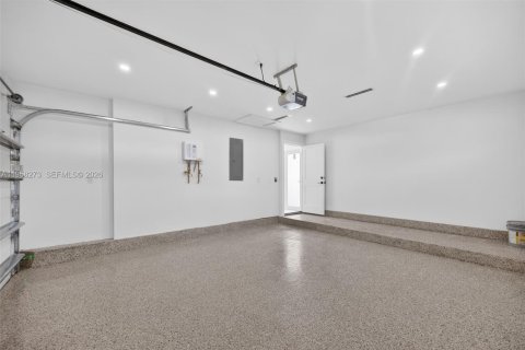 House in Miami, Florida 4 bedrooms, 234.49 sq.m. № 2017888 - photo 28