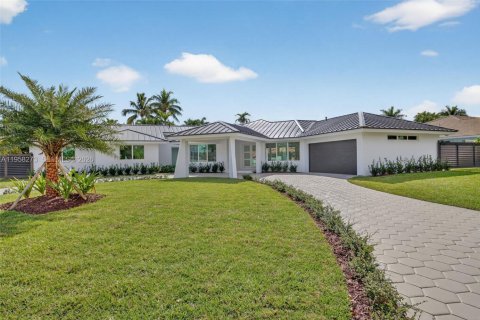 House in Miami, Florida 4 bedrooms, 234.49 sq.m. № 2017888 - photo 3