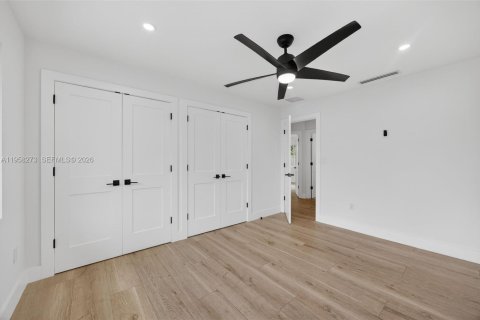 House in Miami, Florida 4 bedrooms, 234.49 sq.m. № 2017888 - photo 18