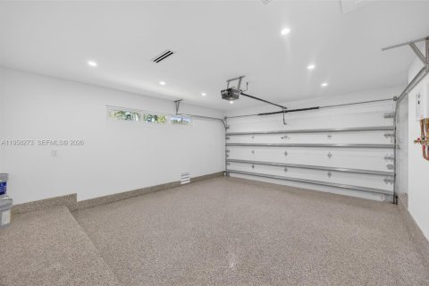 House in Miami, Florida 4 bedrooms, 234.49 sq.m. № 2017888 - photo 27