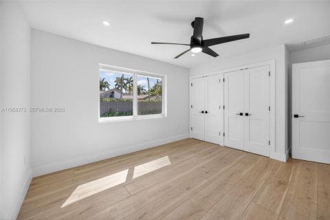 House in Miami, Florida 4 bedrooms, 234.49 sq.m. № 2017888 - photo 23