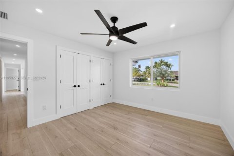 House in Miami, Florida 4 bedrooms, 234.49 sq.m. № 2017888 - photo 25
