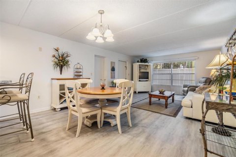 Copropriété à vendre à Largo, Floride: 2 chambres, 121.14 m2 № 2100038 - photo 9