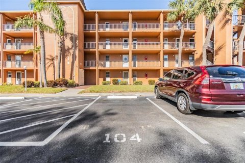 Copropriété à vendre à Largo, Floride: 2 chambres, 121.14 m2 № 2100038 - photo 2