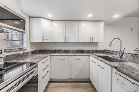 Copropriété à vendre à Largo, Floride: 2 chambres, 121.14 m2 № 2100038 - photo 4
