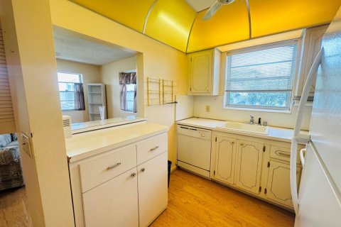 Condo in Deerfield Beach, Florida, 1 bedroom  № 2190561 - photo 9