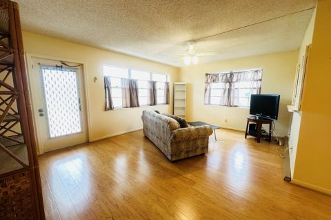 Condo in Deerfield Beach, Florida, 1 bedroom  № 2190561 - photo 3