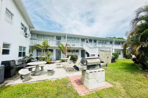 Condo in Deerfield Beach, Florida, 1 bedroom  № 2190561 - photo 21